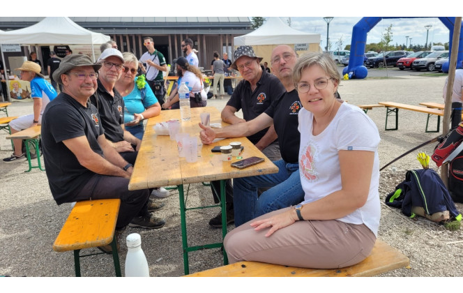 Championnat de France Tir 3 par équipe à Amilly (Sept 2026)
Pause déjeuner - Laurent et Valérie sont venus nous soutenir